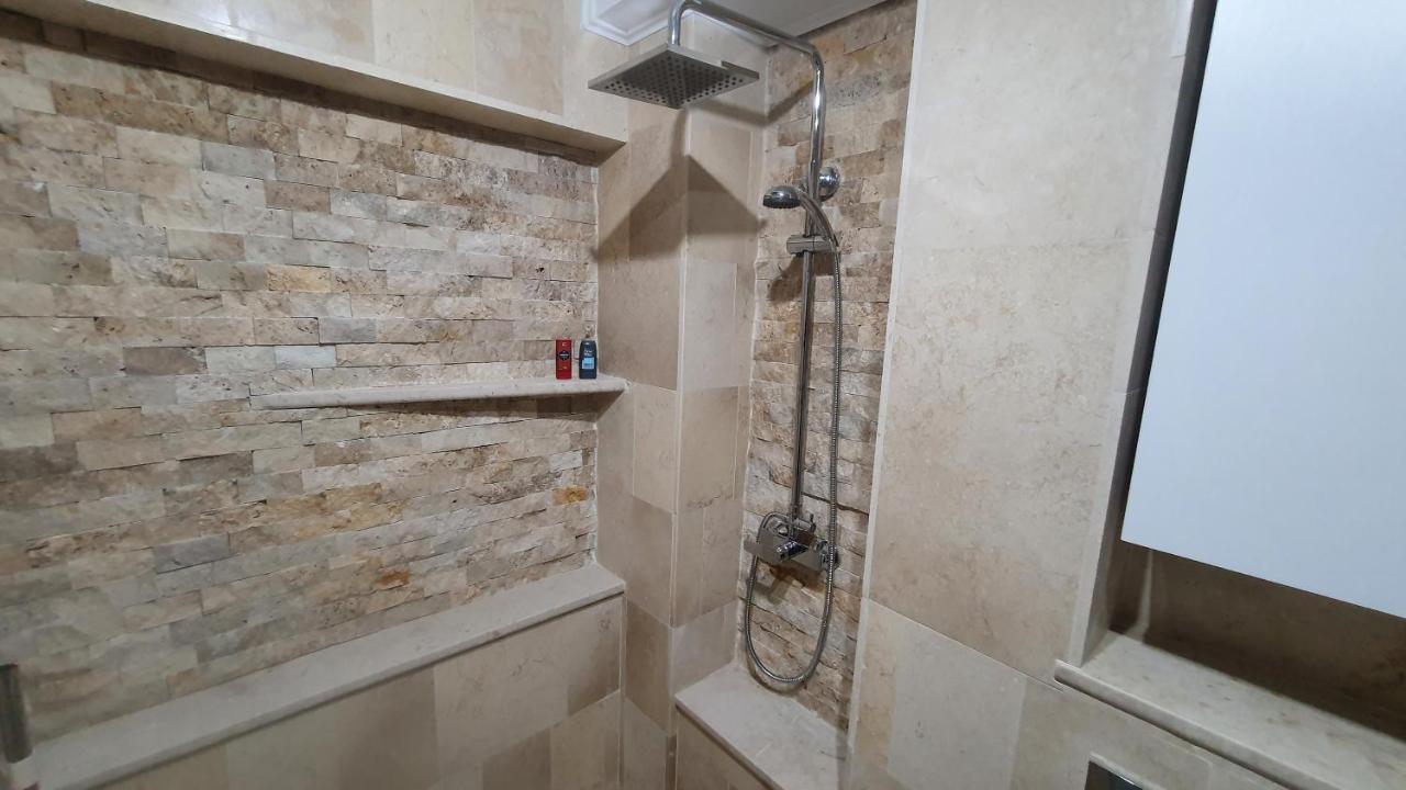 Tomis 4b Apartment